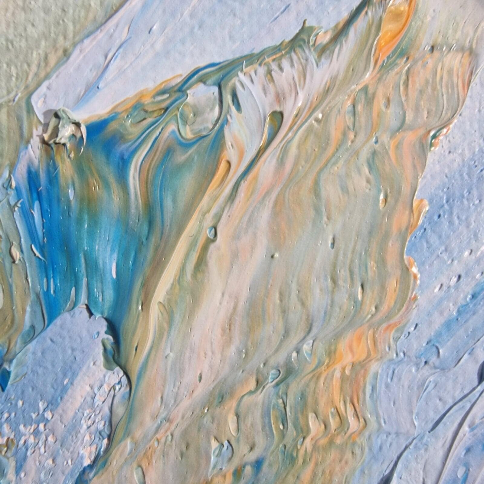 4 x 4 cm. Pigment is repeatedly directed through micro-movements - its flow is turned, slowed, accelerated, gathered and redistributed.