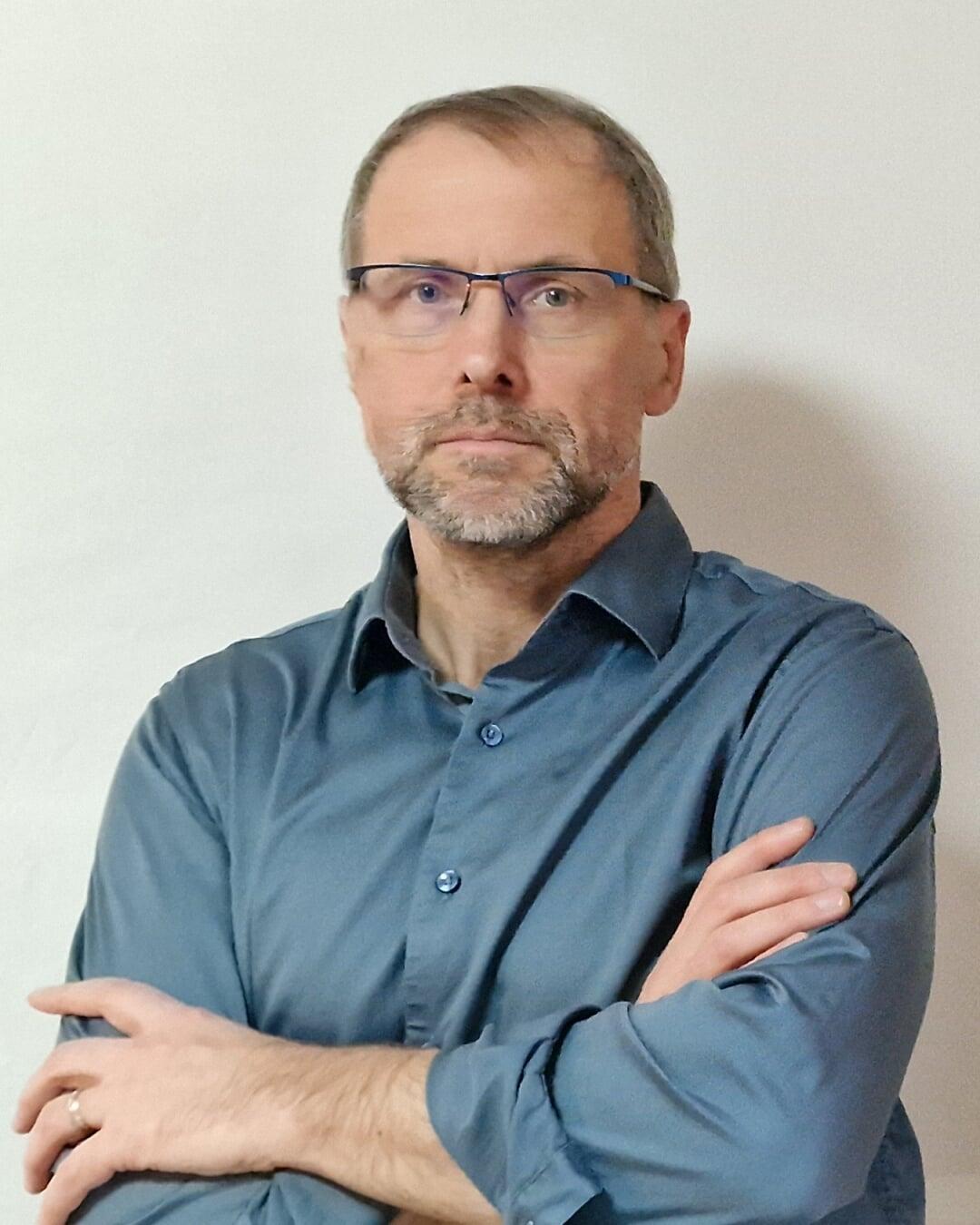 Estonian visual artist Margus Veisveer, whose practice focuses on oil painting